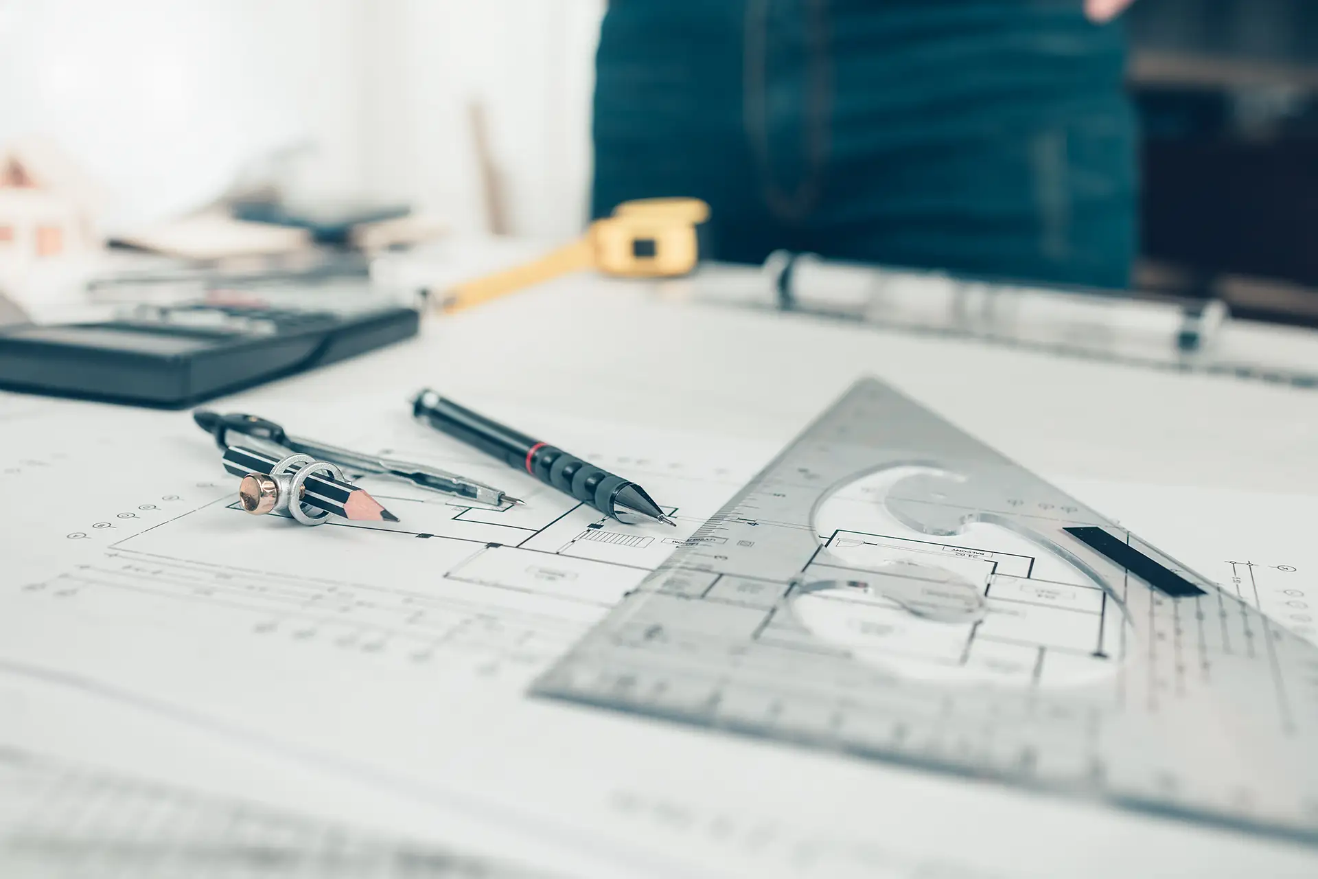 Schweißer während Schweißarbeiten